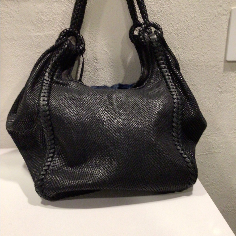 Elite Tahari Large Black Tote Bag With Dark Blue Fur - Picture 5 of 13